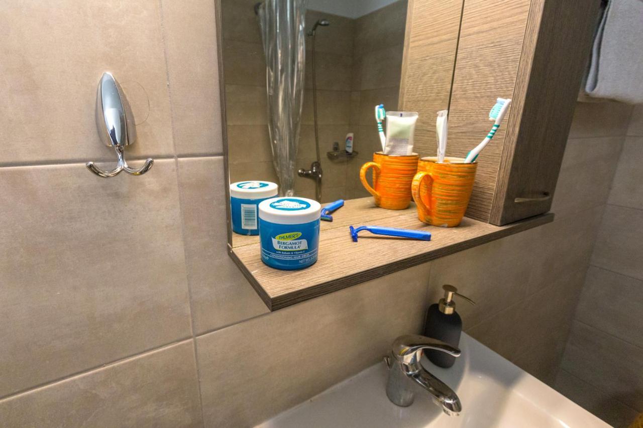 Apartment At Metaxourgio 1 Bed 2 Pers 雅典 外观 照片